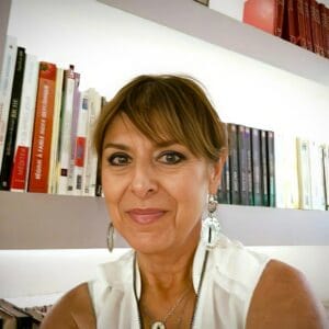 Portrait de Marie-Christine Fournel, formatrice experte en maquillage permanent.